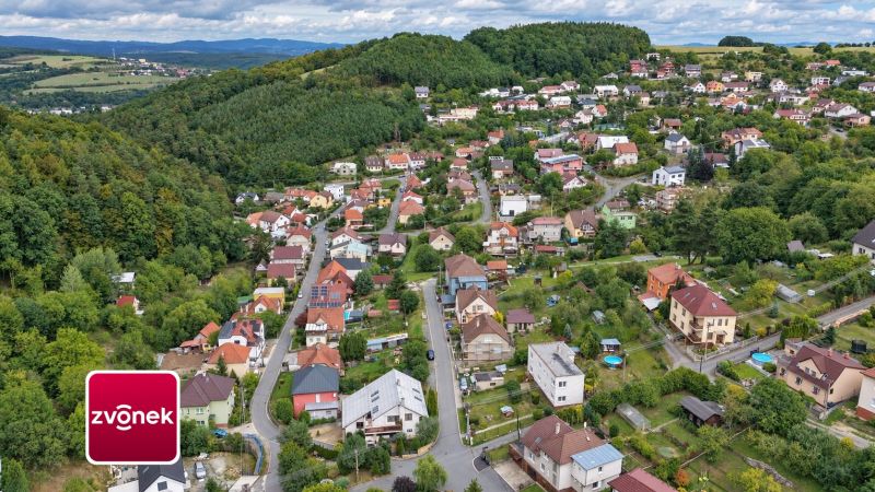 Domek k dokončení s možností rozšíření, pozemkem přes 1 000 m² a nádherným výhledem – Jaroslavice u Zlína
