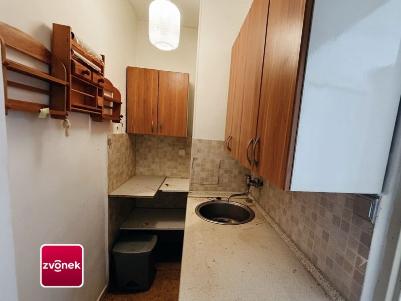Prodej bytu 1+kk k rekonstrukci, 28 m², Zlín – Prštné