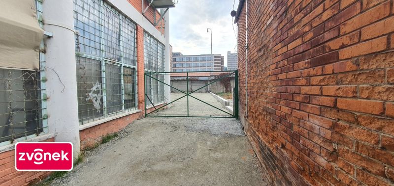 Výhodný pronájem komerčních prostor v 1. NP, cca 1 600 m² – Baťovy závody, Zlín – centrum