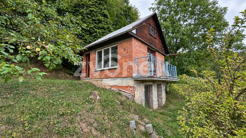 Domek k dokončení s možností rozšíření, pozemkem přes 1 000 m² a nádherným výhledem – Jaroslavice u Zlína