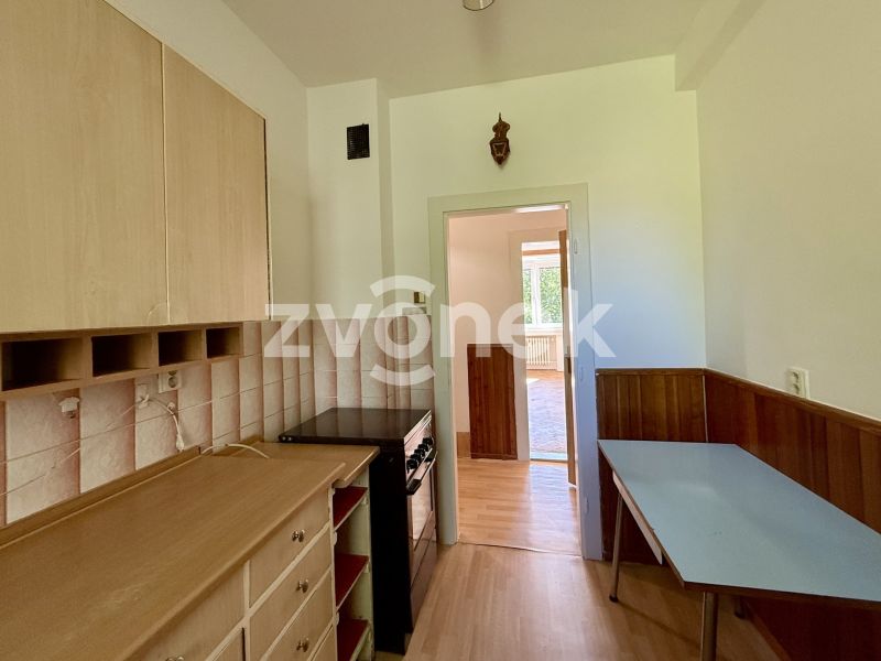 Prodej zděného  bytu 3+1 s balkonem, Zlín - Obeciny, ihned volný.