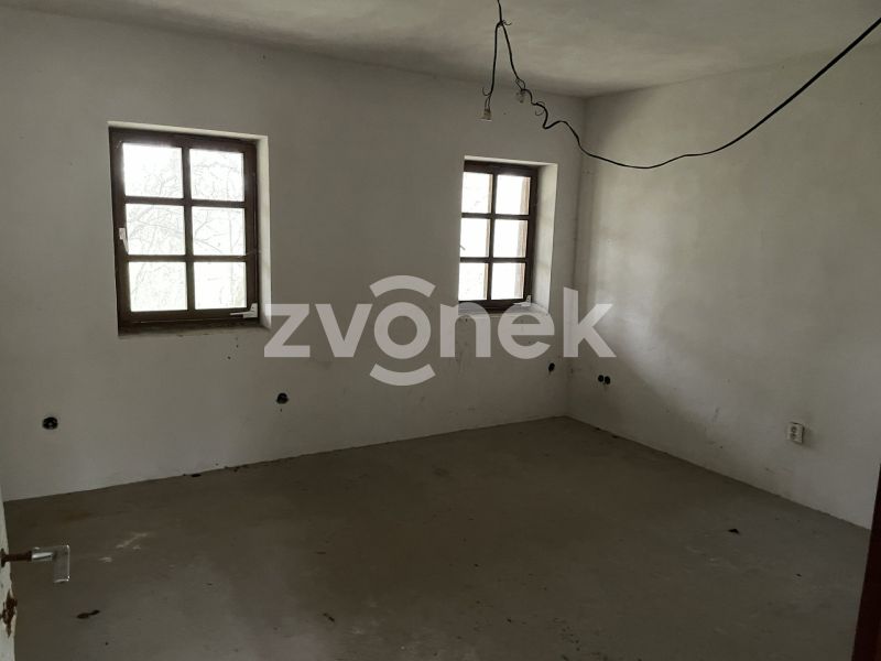 Dvoupodlažní rekreační chata na polosamotě s rozsáhlými pozemky 2,5 ha v Halenkovicích