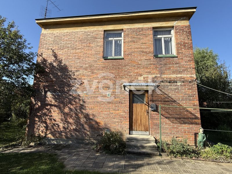 Baťovský půldomek s výbornou dispozicí a velkým pozemkem - pěkná a klidná lokalita Zlína, Zálešná