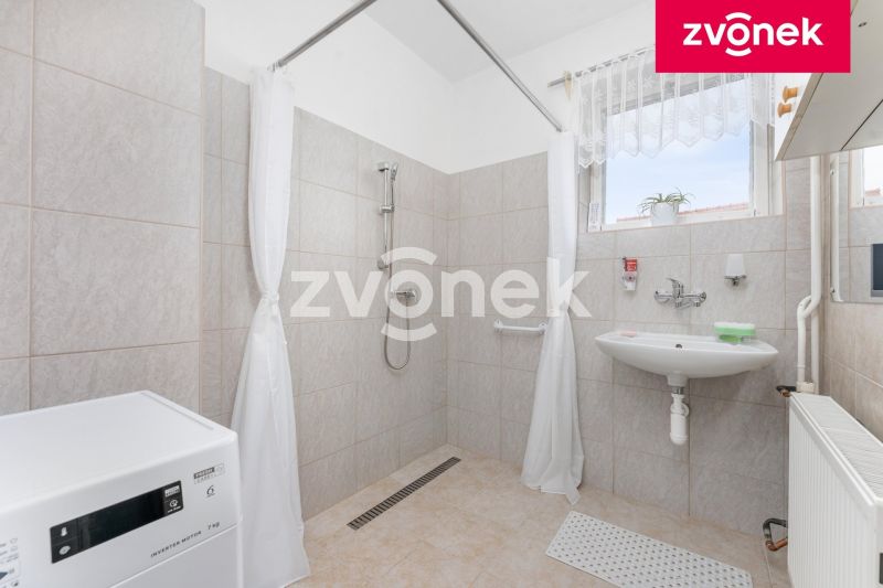 Prodej rodinného domu 300 m², Ublo