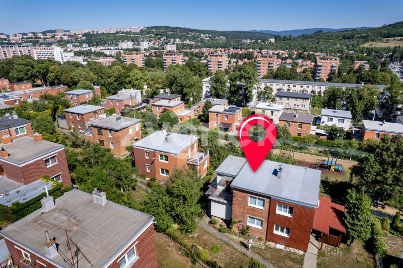 Půldomek 5+1 Zlín - ul. Lesní - s přístavbou a zahradou