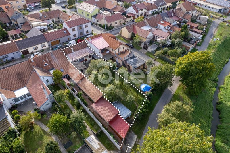 Rodinný dům Uherský Ostroh, hezká zahrada, garáž