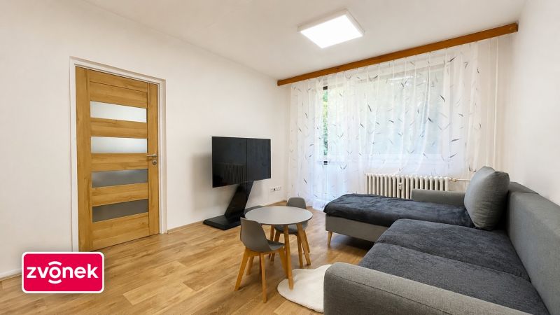 Pronájem moderně zrekonstruovaného bytu 2+1 se dvěma lodžiemi – Zlín, ulice Družstevní