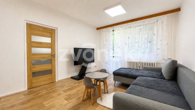 Pronájem moderně zrekonstruovaného bytu 2+1 se dvěma lodžiemi – Zlín, ulice Družstevní
