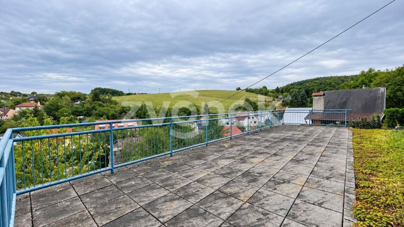 Domek k dokončení s možností rozšíření, pozemkem přes 1 000 m² a nádherným výhledem – Jaroslavice u Zlína