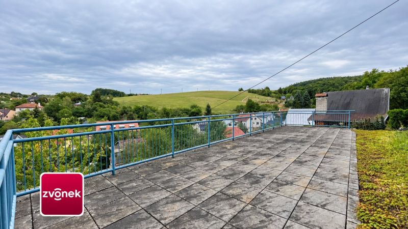 Domek k dokončení s možností rozšíření, pozemkem přes 1 000 m² a nádherným výhledem – Jaroslavice u Zlína