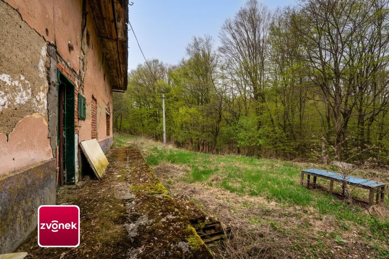 Výjimečný pozemek s domem na samotě u lesa, Březnice u Zlína