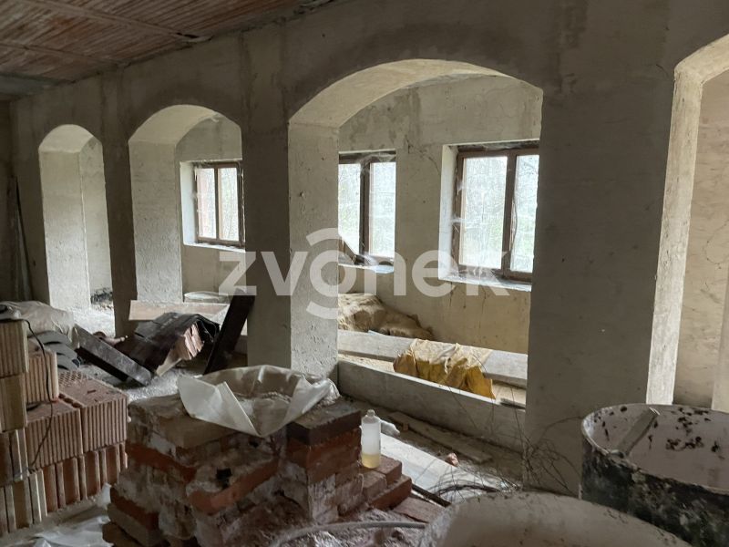 Dvoupodlažní rekreační chata na polosamotě s rozsáhlými pozemky 2,5 ha v Halenkovicích