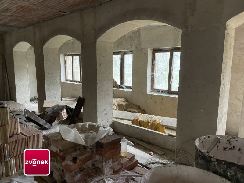 Dvoupodlažní rekreační chata na polosamotě s rozsáhlými pozemky 2,5 ha v Halenkovicích
