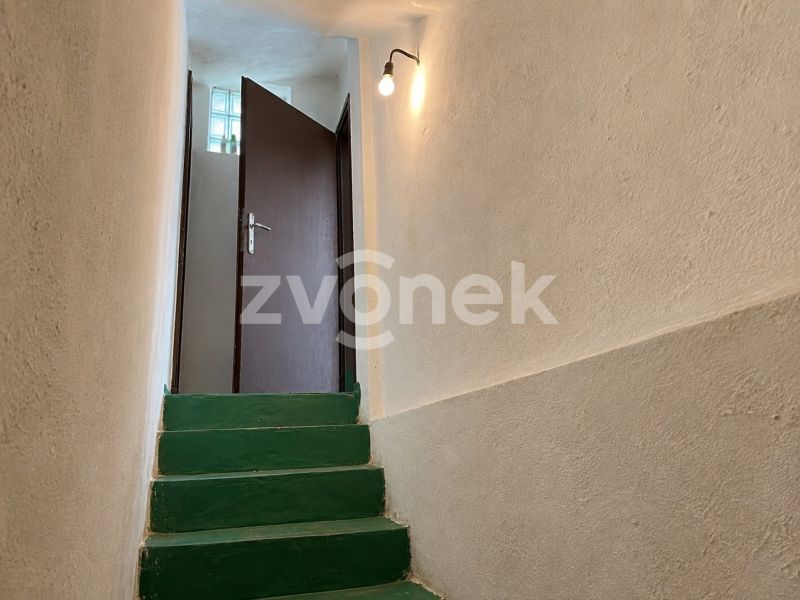 Prodej prostorného rodinného domu s garáží, terasou a zahradou - Ostrožská Nová Ves, ul. Nová