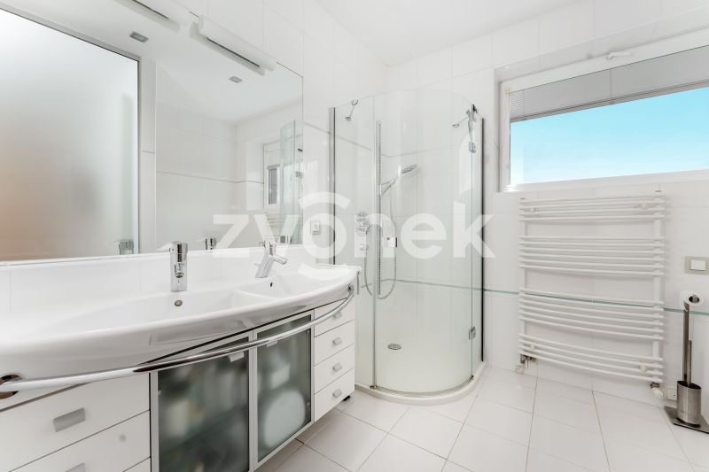 Velkorysá rodinná vila 7+1, 479 m², pozemek 1 503 m² – Zlín, Nivy IV
