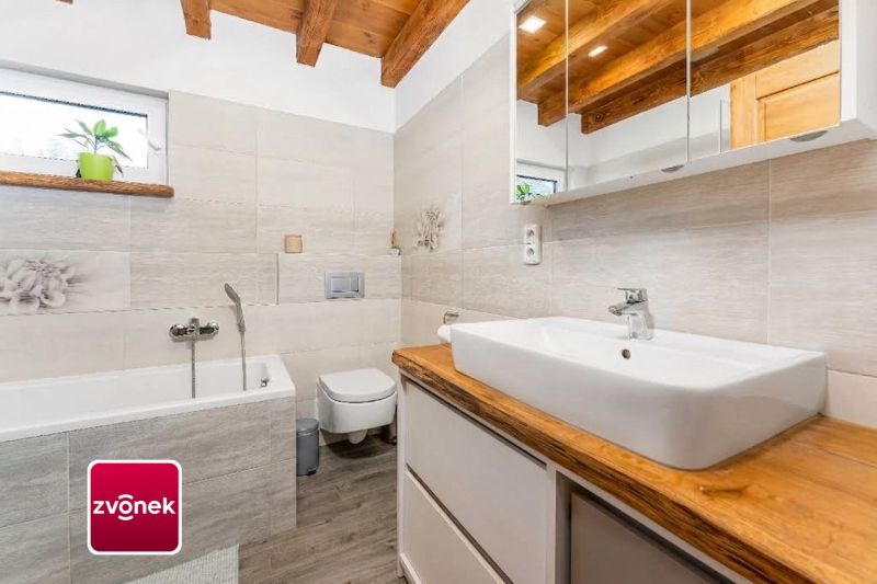 Prodej rodinného domu 4+kk, 191 m², Zádveřice-Raková