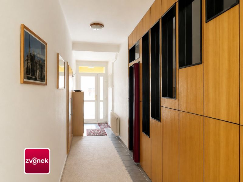 Prodej prostorného rodinného domu s garáží, terasou a zahradou - Ostrožská Nová Ves, ul. Nová