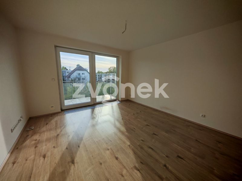 Pronájem bytu 1+kk 37 m², Zlín - Malenovice