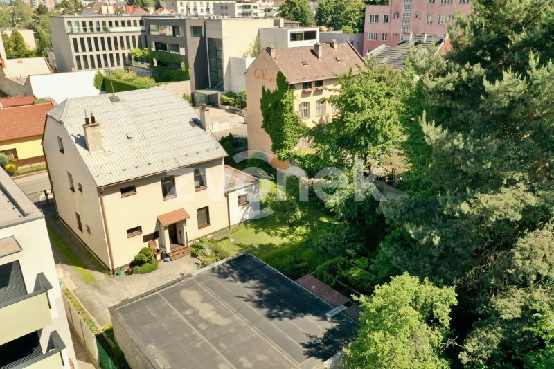 Unikátní byt 4+1 se zahradou, garáží a ateliérem v srdci Zlína – ul. Lešetín