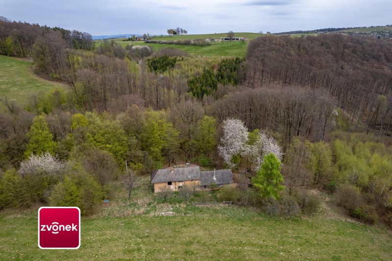 Výjimečný pozemek s domem na samotě u lesa, Březnice u Zlína