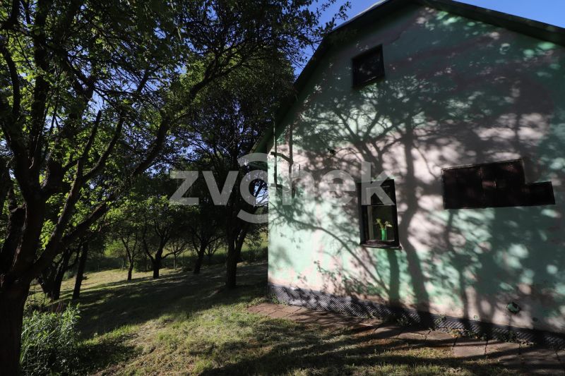 Prodej chalupy s velkými pozemky Kochavec, Štítná nad Vláří