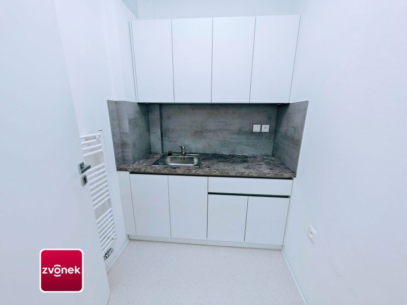 Pronájem nebytových prostor 108 m² + až 4x parkovací stání, ulice Rašínova, Zlín