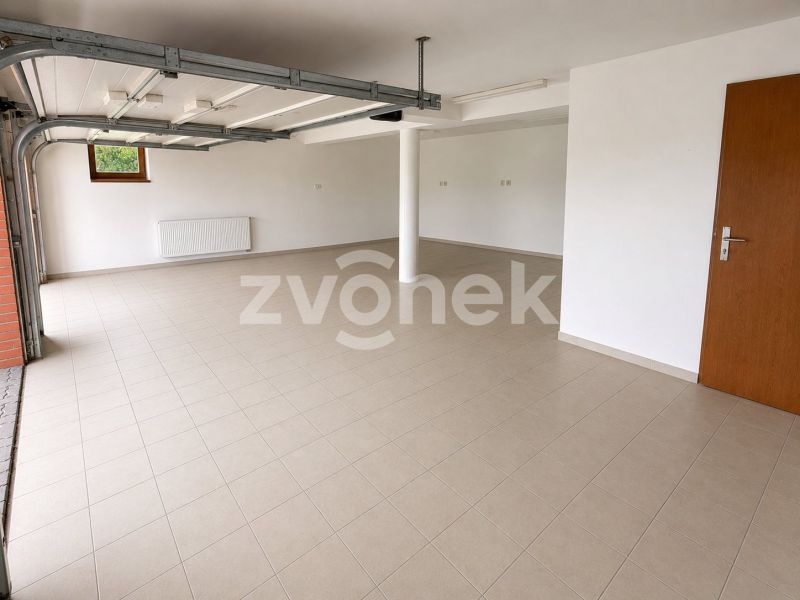 Pronájem prostorného rodinného domu 5+1 se zahradou a dvojgaráží, Luhačovice