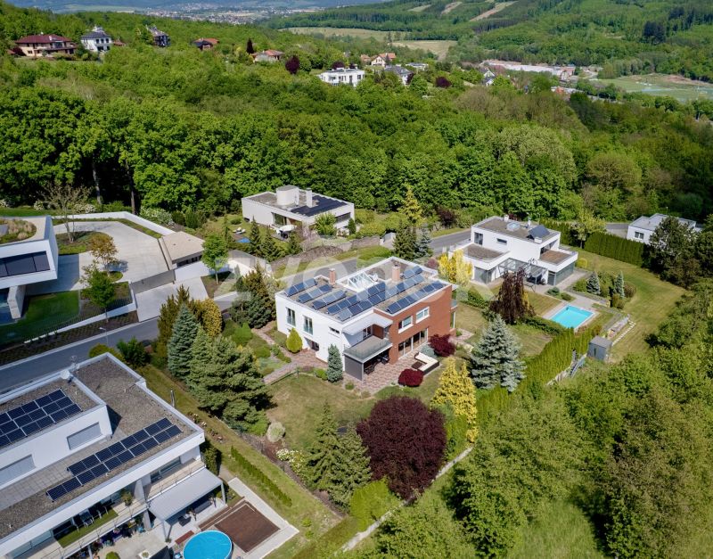 Velkorysá rodinná vila 7+1, 479 m², pozemek 1 503 m² – Zlín, Nivy IV