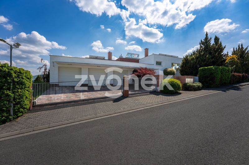 Velkorysá rodinná vila 7+1, 479 m², pozemek 1 503 m² – Zlín, Nivy IV
