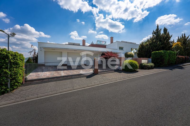 Velkorysá rodinná vila 7+1, 479 m², pozemek 1 503 m² – Zlín, Nivy IV