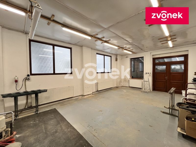Pronájem skladu 210 m², Sazovice