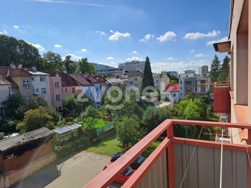 Pronájem světlého bytu 1+1 s balkonem, Zlín - ul. Hluboká