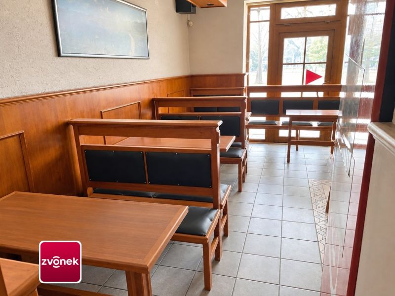 Pronájem vybavené restaurace 165 m² se salonky a sklípkem v Otrokovicích
