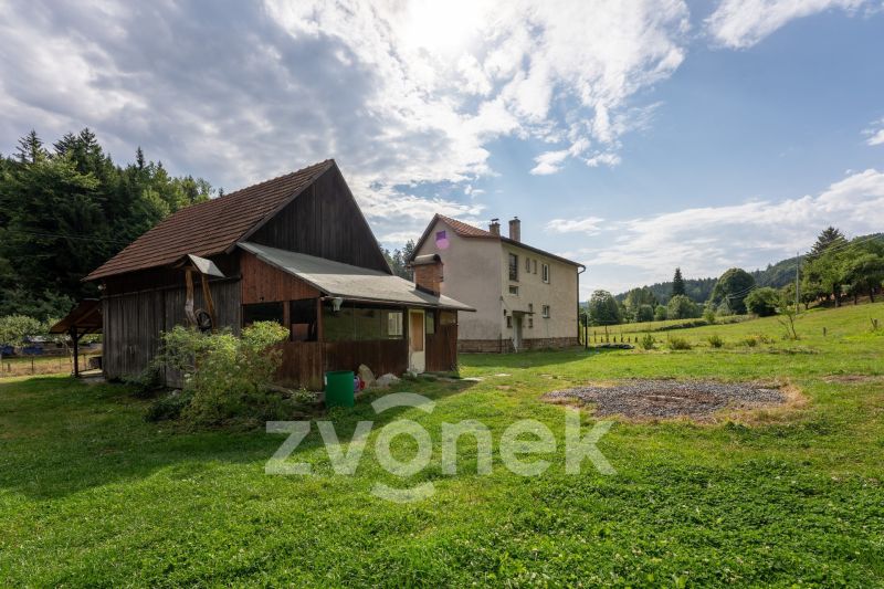Rodinný dům v Hošťálkové + pozemky