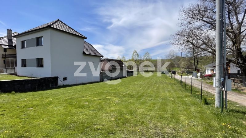 Rovinatý a slunný pozemek pro rodinné bydlení, 600 m², Březůvky