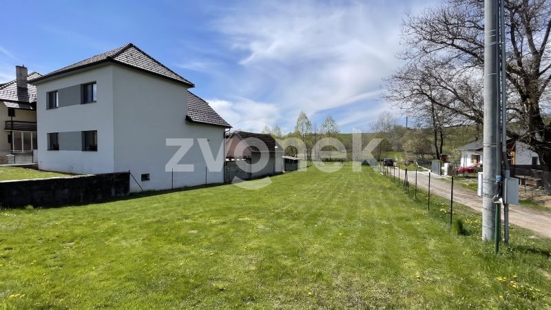 Rovinatý a slunný pozemek pro rodinné bydlení, 600 m², Březůvky