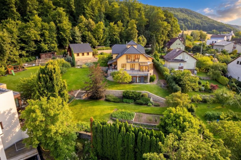 Nadstandardní vila Hranice, 7+1, 540m2 užitná plocha