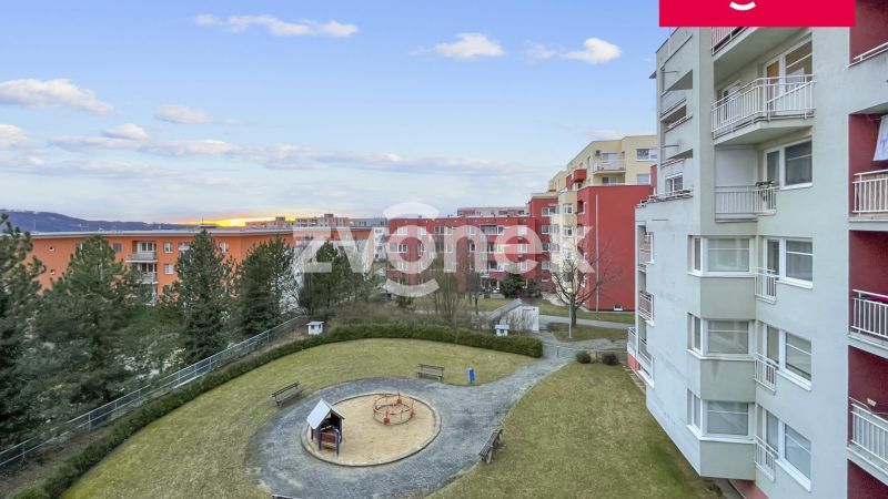 Bydlení v atraktivní lokalitě: Pronájem moderního bytu 3+kk s lodžií, ulice Podlesí I – Jižní Svahy !