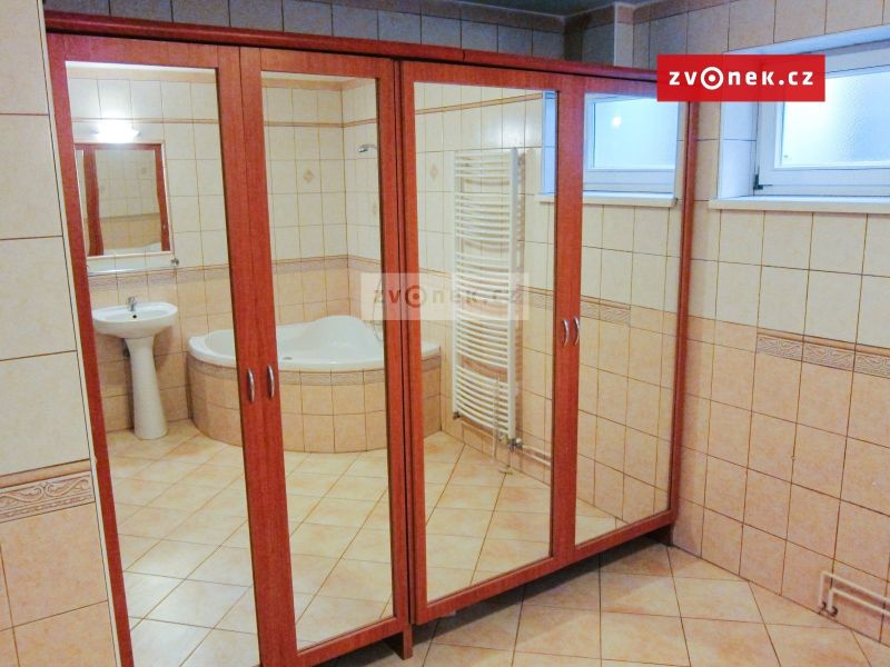 Pronájem rodinného domu 200 m², Zlín