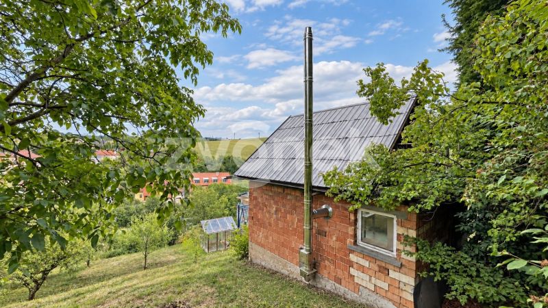 Domek k dokončení s možností rozšíření, pozemkem přes 1 000 m² a nádherným výhledem – Jaroslavice u Zlína