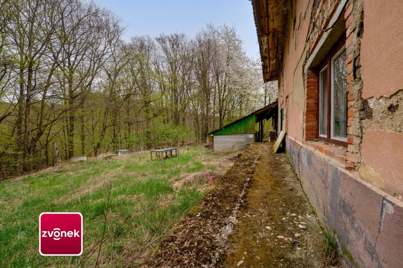Výjimečný pozemek s domem na samotě u lesa, Březnice u Zlína