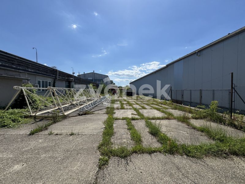 Pronájem uzamykatelné zpevněné plochy 1 175 m² – Otrokovice, Napajedelská