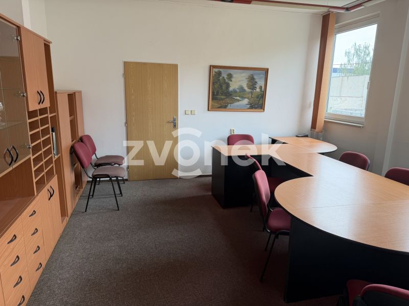 Pronájem kanceláře 151 m², Otrokovice