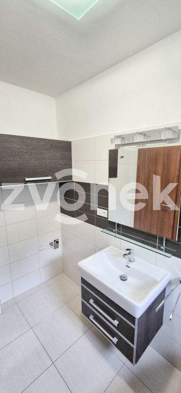 2+1 Zlín - Kostelec, parkovací stání, velká zahrada, pergola