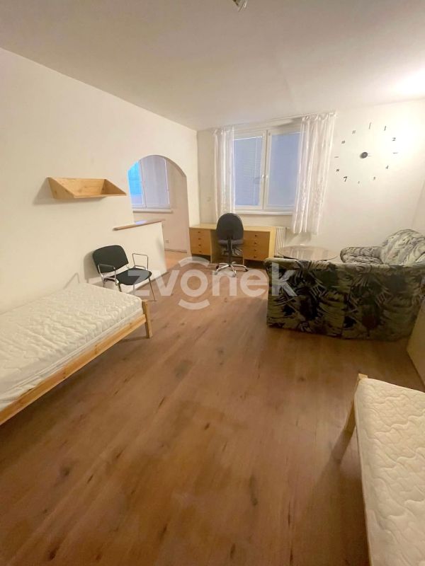 Pronájem 2+kk Zlín - centrum, ul. Zarámí