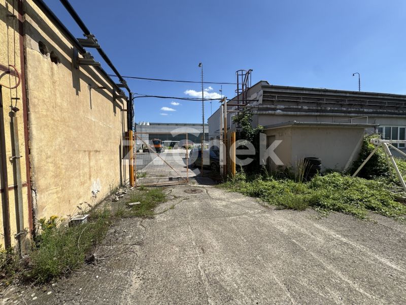 Pronájem uzamykatelné zpevněné plochy 1 175 m² – Otrokovice, Napajedelská