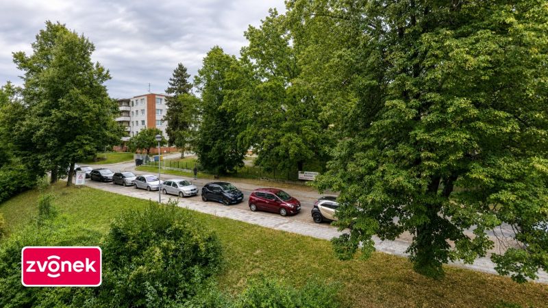 Pronájem moderně zrekonstruovaného bytu 2+1 se dvěma lodžiemi – Zlín, ulice Družstevní
