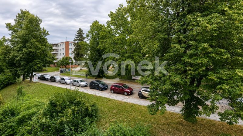 Pronájem moderně zrekonstruovaného bytu 2+1 se dvěma lodžiemi – Zlín, ulice Družstevní