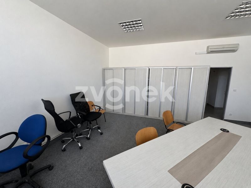 Pronájem komerčního areálu cca 1 920 m² s administrativním zázemím – Otrokovice
