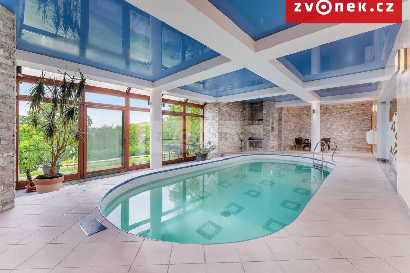 Víceúčelová vila 540 m², Hranice I-Město